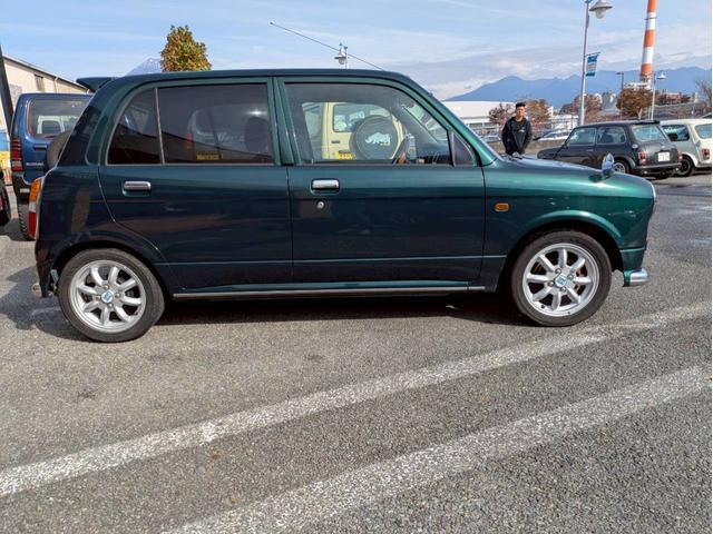 ミラジーノ ミニライトスペシャルターボ　社外ナビ　ＨＩＤヘッドライト　ローダウン　５速ミッション　社外スピーカー　ウッドコンビハンドル　フェンダーミラー　シートカバー　前後ドライブレコーダー　ＥＴＣ　ユーザー買取車　禁煙車（4枚目）