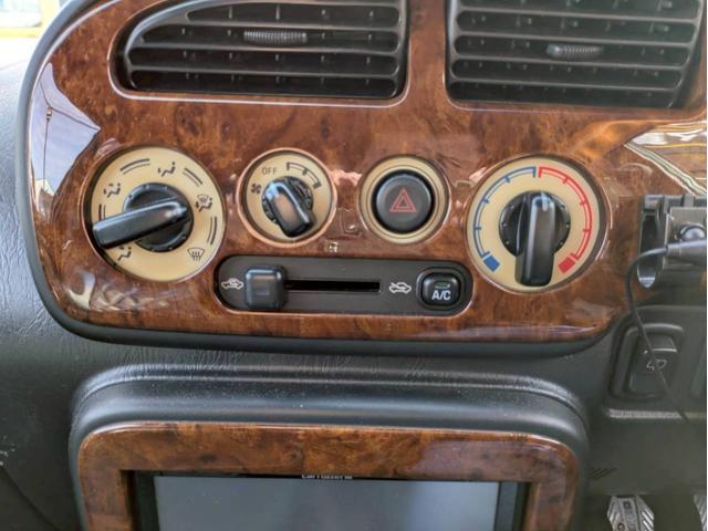 ミラジーノ ミニライトスペシャルターボ　社外ナビ　ＨＩＤヘッドライト　ローダウン　５速ミッション　社外スピーカー　ウッドコンビハンドル　フェンダーミラー　シートカバー　前後ドライブレコーダー　ＥＴＣ　ユーザー買取車　禁煙車（18枚目）