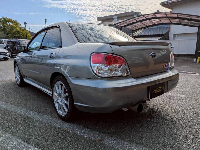 インプレッサ ＷＲＸ　ＳＴＩ　Ａライン　ブレンボキャリパー　ＴＥＩＮ車高調減衰調整　ＭＯＭＯステアリング　フジツボマフラー　ＶＩＰＥＲセキュリティー　社外ディスプレイオーディオ　ＥＴＣ　ＳＴＩタワーバー　ＨＩＤヘッドライト　キーレスキー（7枚目）