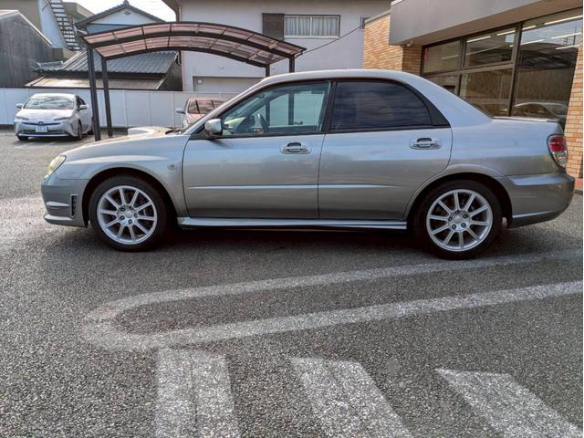 インプレッサ ＷＲＸ　ＳＴＩ　Ａライン　ブレンボキャリパー　ＴＥＩＮ車高調減衰調整　ＭＯＭＯステアリング　フジツボマフラー　ＶＩＰＥＲセキュリティー　社外ディスプレイオーディオ　ＥＴＣ　ＳＴＩタワーバー　ＨＩＤヘッドライト　キーレスキー（8枚目）