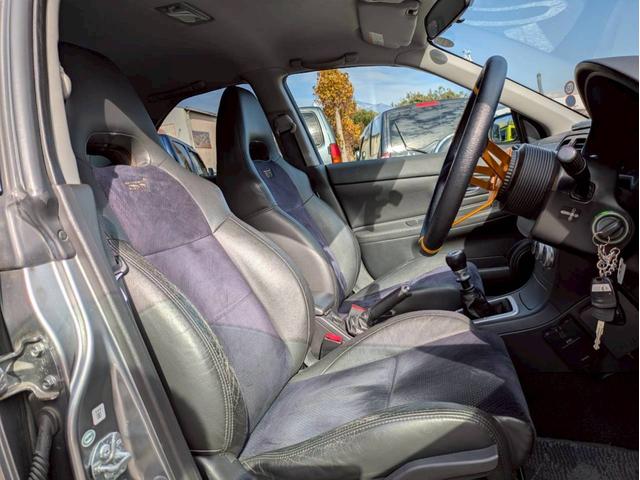 インプレッサ ＷＲＸ　ＳＴＩ　Ａライン　ブレンボキャリパー　ＴＥＩＮ車高調減衰調整　ＭＯＭＯステアリング　フジツボマフラー　ＶＩＰＥＲセキュリティー　社外ディスプレイオーディオ　ＥＴＣ　ＳＴＩタワーバー　ＨＩＤヘッドライト　キーレスキー（11枚目）