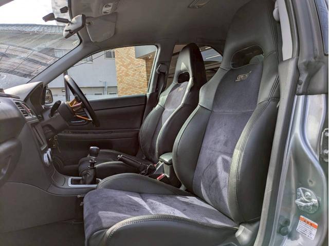 インプレッサ ＷＲＸ　ＳＴＩ　Ａライン　ブレンボキャリパー　ＴＥＩＮ車高調減衰調整　ＭＯＭＯステアリング　フジツボマフラー　ＶＩＰＥＲセキュリティー　社外ディスプレイオーディオ　ＥＴＣ　ＳＴＩタワーバー　ＨＩＤヘッドライト　キーレスキー（12枚目）