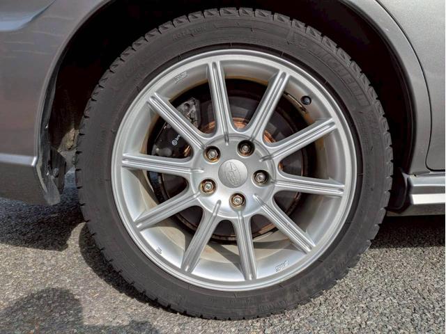 インプレッサ ＷＲＸ　ＳＴＩ　Ａライン　ブレンボキャリパー　ＴＥＩＮ車高調減衰調整　ＭＯＭＯステアリング　フジツボマフラー　ＶＩＰＥＲセキュリティー　社外ディスプレイオーディオ　ＥＴＣ　ＳＴＩタワーバー　ＨＩＤヘッドライト　キーレスキー（34枚目）