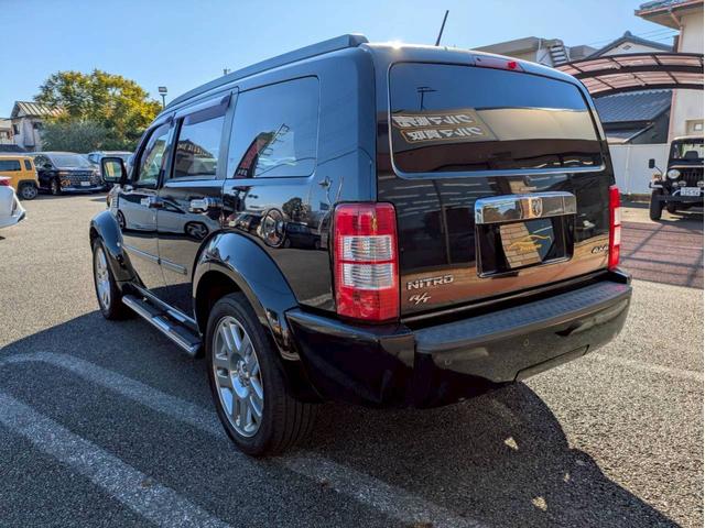 ダッジ・ナイトロ R/T デイスプレイオーディオ 社外ナビTV バックモニター レザーシート シートヒーター 社外デジタルインナー 前後ドライブレコーダー ETC クルーズコントロール キーレス2個 サイドステップ 禁煙車(7枚目)