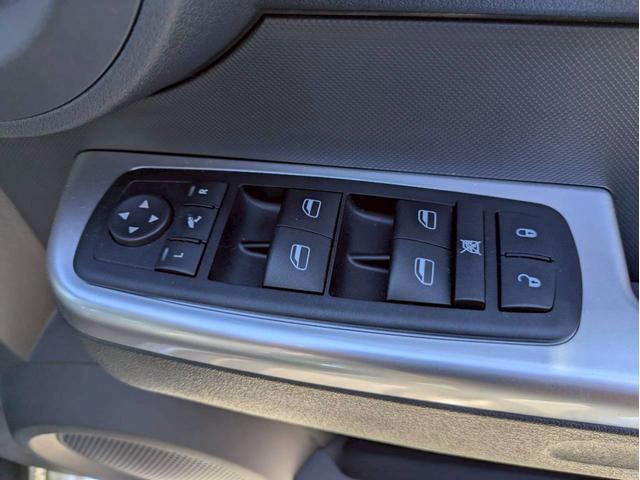 ダッジ・ナイトロ R/T デイスプレイオーディオ 社外ナビTV バックモニター レザーシート シートヒーター 社外デジタルインナー 前後ドライブレコーダー ETC クルーズコントロール キーレス2個 サイドステップ 禁煙車(27枚目)