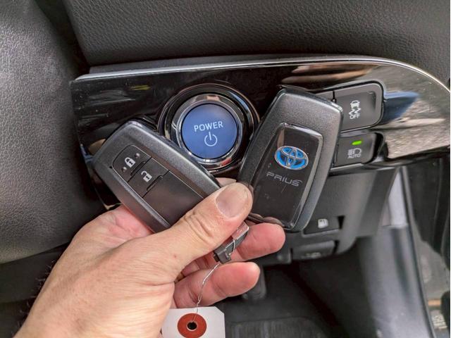 プリウス Ｓ　純正９インチナビフルセグ　バックモニター　モデリスタエアロ　社外１９ＡＷ　トヨタセーフティセンス　前後ドライブレコーダー　レーダークルーズ　オートハイビーム　ＬＥＤヘッドライト　走行中ＴＶ可　禁煙車（22枚目）