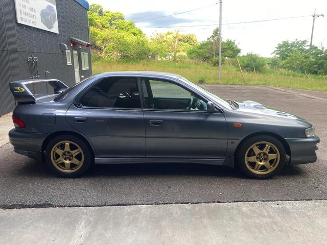 インプレッサ ＷＲＸ　ＳＴｉバージョンＶ　ターボ　４ＷＤ　ＨＤＤナビ　ＢＬＵＴＯＯＴＨ　ＭＯＭＯステアリング　フォグランプ　ＥＴＣ　ドライブレコーダーＳＰＥＥＤ　ＬＩＮＥ　１６インチアルミホイール　柿本マフラー（4枚目）