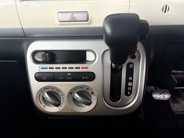 アルトラパン Ｘ　ＥＴＣ　ナビ　ＴＶ　スマートキー　電動格納ミラー　ベンチシート　ＣＶＴ　盗難防止システム　ＡＢＳ　アルミホイール　衝突安全ボディ　エアコン　パワーステアリング　パワーウィンドウ（9枚目）