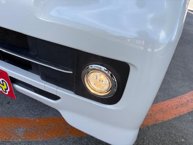 アトレーワゴン カスタムターボＲＳリミテッド　両側スライド・片側電動　ＨＩＤ　キーレスエントリー　電動格納ミラー　ターボ　ＡＴ　盗難防止システム　ＡＢＳ　ＣＤ　アルミホイール　衝突安全ボディ　エアコン　パワーステアリング　パワーウィンドウ（28枚目）