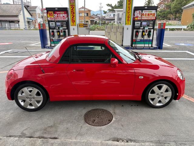 コペン アクティブトップ　電動オープン開閉可能　オープンカー　ナビ　ＴＶ　ＡＴ　キーレスエントリー　純正１５インチアルミホイール　ＣＤ　ＤＶＤ再生　エアコン　パワーステアリング　パワーウィンドウ　運転席エアバッグ（9枚目）