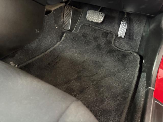 コペン アクティブトップ　電動オープン開閉可能　オープンカー　ナビ　ＴＶ　ＡＴ　キーレスエントリー　純正１５インチアルミホイール　ＣＤ　ＤＶＤ再生　エアコン　パワーステアリング　パワーウィンドウ　運転席エアバッグ（25枚目）