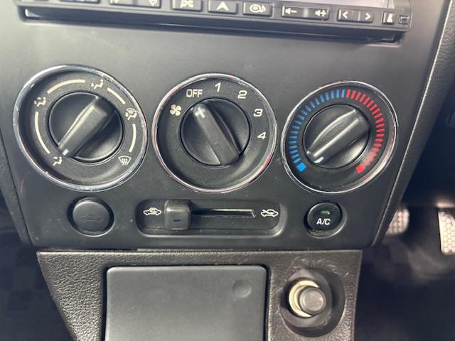 コペン アクティブトップ　電動オープン開閉可能　オープンカー　ナビ　ＴＶ　ＡＴ　キーレスエントリー　純正１５インチアルミホイール　ＣＤ　ＤＶＤ再生　エアコン　パワーステアリング　パワーウィンドウ　運転席エアバッグ（29枚目）