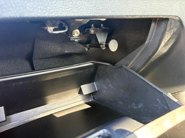 コペン アクティブトップ　電動オープン開閉可能　オープンカー　ナビ　ＴＶ　ＡＴ　キーレスエントリー　純正１５インチアルミホイール　ＣＤ　ＤＶＤ再生　エアコン　パワーステアリング　パワーウィンドウ　運転席エアバッグ（62枚目）