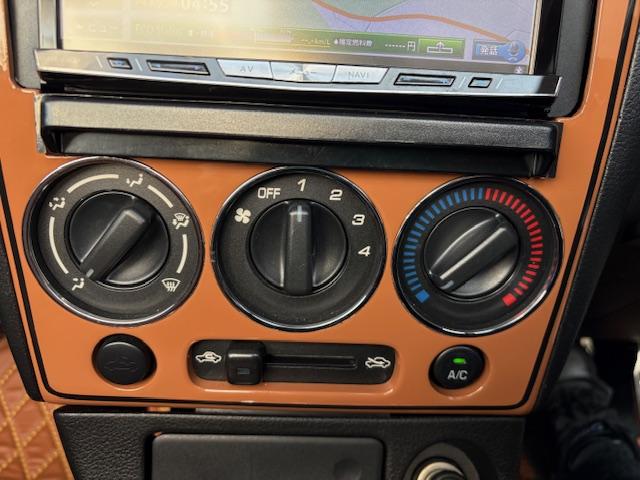 コペン アクティブトップ　電動オープン開閉動作確認済　Ｂｌｕｅｔｏｏｔｈ接続　ＥＴＣ　ナビ　ＡＴ　キーレスエントリー　社外アルミ　衝突安全ボディ　ＡＢＳ　ＵＳＢ　ミュージックプレイヤー接続可　ステップイルミネーション（9枚目）