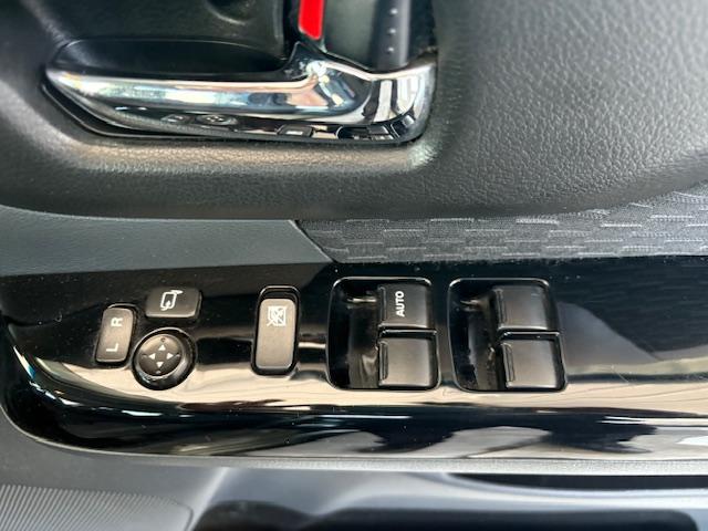 スペーシアカスタム ＸＳ　バックカメラ　両側スライド・片側電動　ナビ　ＴＶ　ＨＩＤ　スマートキー　アイドリングストップ　電動格納ミラー　ベンチシート　ＣＶＴ　盗難防止システム　ＡＢＳ　ＣＤ　ＤＶＤ再生　ＵＳＢ　アルミホイール（24枚目）