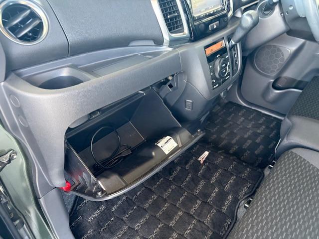 スペーシアカスタム ＸＳ　バックカメラ　両側スライド・片側電動　ナビ　ＴＶ　ＨＩＤ　スマートキー　アイドリングストップ　電動格納ミラー　ベンチシート　ＣＶＴ　盗難防止システム　ＡＢＳ　ＣＤ　ＤＶＤ再生　ＵＳＢ　アルミホイール（35枚目）