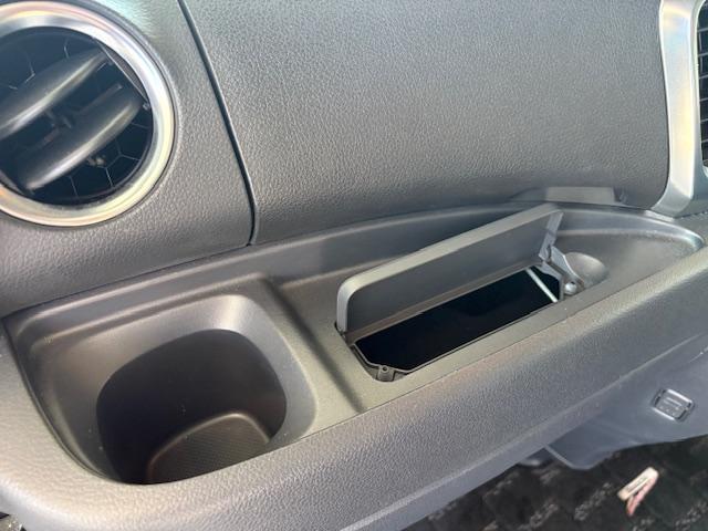 スペーシアカスタム ＸＳ　バックカメラ　両側スライド・片側電動　ナビ　ＴＶ　ＨＩＤ　スマートキー　アイドリングストップ　電動格納ミラー　ベンチシート　ＣＶＴ　盗難防止システム　ＡＢＳ　ＣＤ　ＤＶＤ再生　ＵＳＢ　アルミホイール（36枚目）