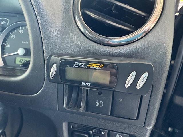 ジムニー ワイルドウインド　リフトアップ　４ＷＤ　前後ドライブレコーダー　Ｂｌｕｅｔｏｏｔｈ接続　社外マフラー　ナビ　ＴＶ　キーレスエントリー　電動格納ミラー　シートヒーター　ＭＴ　ルーフレール　アルミホイール　衝突安全ボディ（9枚目）