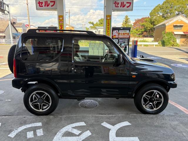 ジムニー ワイルドウインド　リフトアップ　４ＷＤ　前後ドライブレコーダー　Ｂｌｕｅｔｏｏｔｈ接続　社外マフラー　ナビ　ＴＶ　キーレスエントリー　電動格納ミラー　シートヒーター　ＭＴ　ルーフレール　アルミホイール　衝突安全ボディ（14枚目）