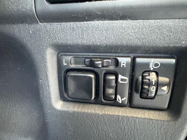 ジムニー ワイルドウインド　リフトアップ　４ＷＤ　前後ドライブレコーダー　Ｂｌｕｅｔｏｏｔｈ接続　社外マフラー　ナビ　ＴＶ　キーレスエントリー　電動格納ミラー　シートヒーター　ＭＴ　ルーフレール　アルミホイール　衝突安全ボディ（23枚目）