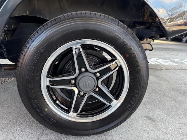 ジムニー ワイルドウインド　リフトアップ　４ＷＤ　前後ドライブレコーダー　Ｂｌｕｅｔｏｏｔｈ接続　社外マフラー　ナビ　ＴＶ　キーレスエントリー　電動格納ミラー　シートヒーター　ＭＴ　ルーフレール　アルミホイール　衝突安全ボディ（31枚目）