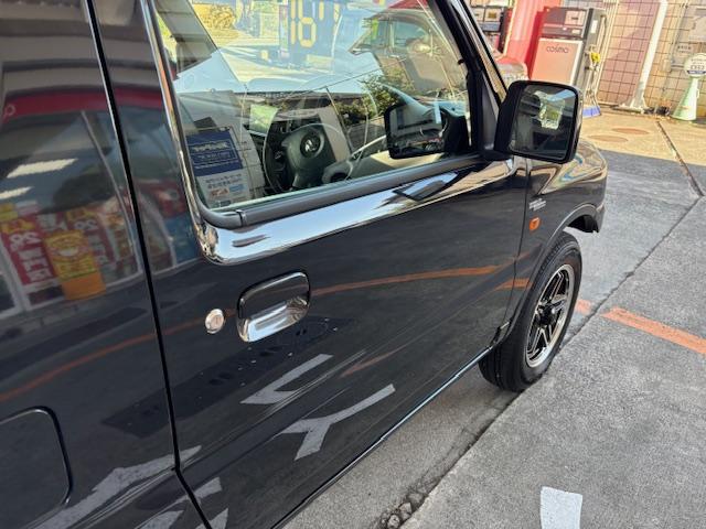 ジムニー ワイルドウインド　リフトアップ　４ＷＤ　前後ドライブレコーダー　Ｂｌｕｅｔｏｏｔｈ接続　社外マフラー　ナビ　ＴＶ　キーレスエントリー　電動格納ミラー　シートヒーター　ＭＴ　ルーフレール　アルミホイール　衝突安全ボディ（36枚目）