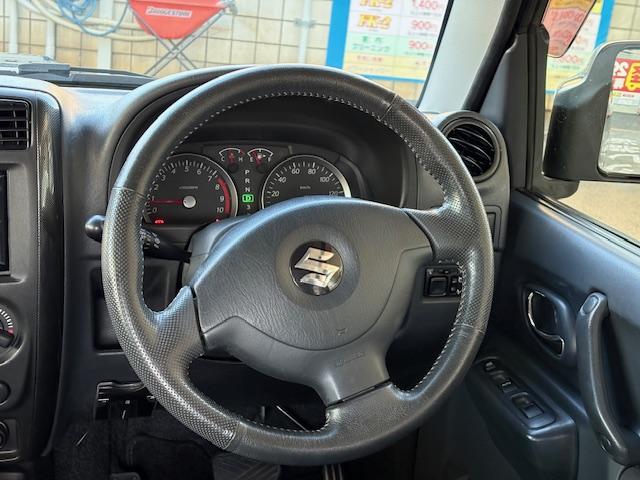 ジムニー クロスアドベンチャーＸＣ　リフトアップ　社外マフラー　４ＷＤ　ドライブレコーダー　ＥＴＣ　ナビ　キーレスエントリー　電動格納ミラー　シートヒーター　ＡＴ　ＡＢＳ　アルミホイール　衝突安全ボディ　ＡＣ　ＰＳ　ＰＷ　ターボ車（3枚目）