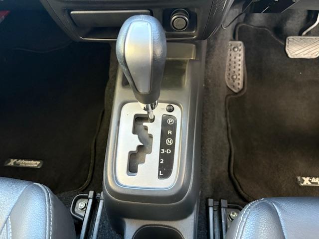 ジムニー クロスアドベンチャーＸＣ　リフトアップ　社外マフラー　４ＷＤ　ドライブレコーダー　ＥＴＣ　ナビ　キーレスエントリー　電動格納ミラー　シートヒーター　ＡＴ　ＡＢＳ　アルミホイール　衝突安全ボディ　ＡＣ　ＰＳ　ＰＷ　ターボ車（9枚目）