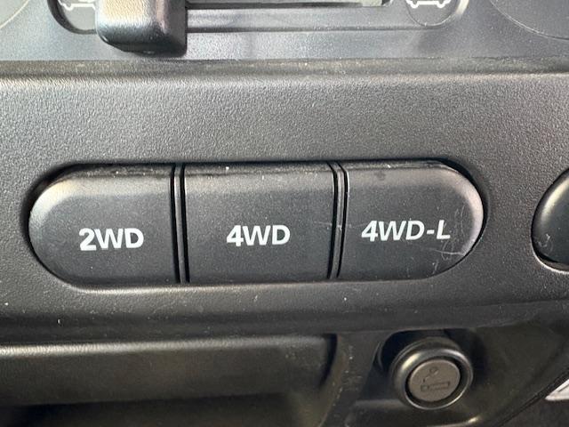 ジムニー クロスアドベンチャーＸＣ　リフトアップ　社外マフラー　４ＷＤ　ドライブレコーダー　ＥＴＣ　ナビ　キーレスエントリー　電動格納ミラー　シートヒーター　ＡＴ　ＡＢＳ　アルミホイール　衝突安全ボディ　ＡＣ　ＰＳ　ＰＷ　ターボ車（11枚目）