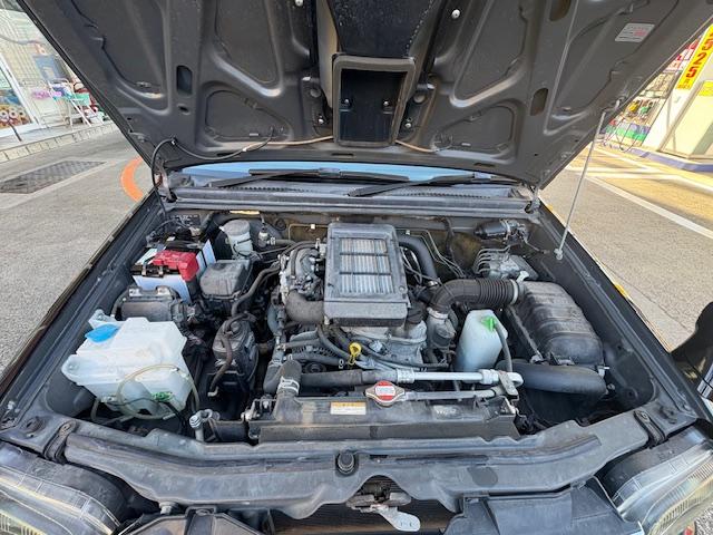 ジムニー クロスアドベンチャーＸＣ　リフトアップ　社外マフラー　４ＷＤ　ドライブレコーダー　ＥＴＣ　ナビ　キーレスエントリー　電動格納ミラー　シートヒーター　ＡＴ　ＡＢＳ　アルミホイール　衝突安全ボディ　ＡＣ　ＰＳ　ＰＷ　ターボ車（20枚目）