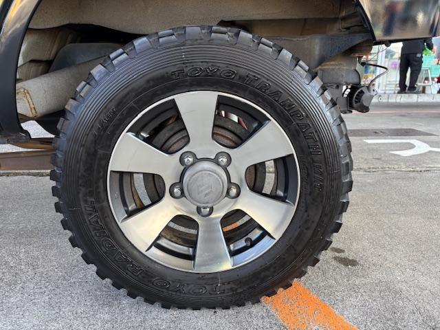 ジムニー クロスアドベンチャーＸＣ　リフトアップ　社外マフラー　４ＷＤ　ドライブレコーダー　ＥＴＣ　ナビ　キーレスエントリー　電動格納ミラー　シートヒーター　ＡＴ　ＡＢＳ　アルミホイール　衝突安全ボディ　ＡＣ　ＰＳ　ＰＷ　ターボ車（23枚目）
