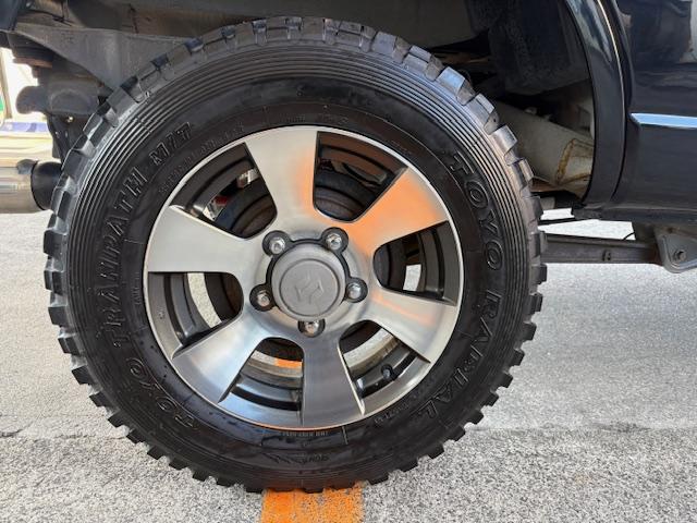 ジムニー クロスアドベンチャーＸＣ　リフトアップ　社外マフラー　４ＷＤ　ドライブレコーダー　ＥＴＣ　ナビ　キーレスエントリー　電動格納ミラー　シートヒーター　ＡＴ　ＡＢＳ　アルミホイール　衝突安全ボディ　ＡＣ　ＰＳ　ＰＷ　ターボ車（34枚目）