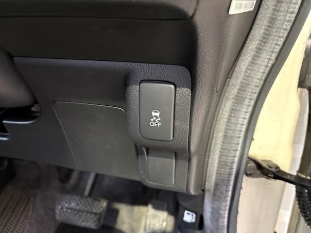 N-BOXカスタム G・Lパッケージ ワンオーナー ドライブレコーダー 両側スライド・片側電動 オートライト HID スマートキー アイドリングストップ 電動格納ミラー ベンチシート CVT 盗難防止システム ABS ESC(9枚目)