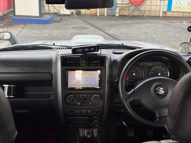 ジムニー ＸＧ　リフトアップ　Ｂｌｕｅｔｏｏｔｈ接続　社外マフラー　４ＷＤ　ドライブレコーダー　キーレスエントリー　電動格納ミラー　ＭＴ　ＡＢＳ　社外アルミホイール　衝突安全ボディ　エアコン　パワーウィンドウ（2枚目）