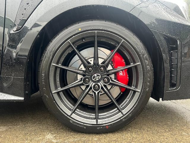 ＧＲカローラ ＲＺ　★ワンオーナー★ディスプレイオーディオ＋８スピーカーＪＢＬサウンドシステム★スポーツスペシャルパッケージ★サブラジエター★純正１８インチＡＷ（ＢＢＳ鍛造）★専用レッドキャリパー★置くだけ充電（13枚目）