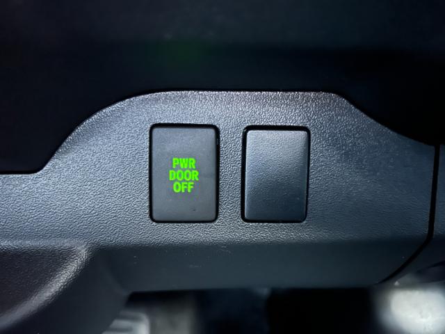 ハイエースワゴン ＧＬ　★ワンオーナー★寒冷地仕様★純正ナビ、ＴＶ★パノラミックビューモニター★デジタルインナーミラー★電動格納ミラー★片側パワースライドドア★オートマチックハイビーム★ＬＥＤヘッドライト★キーレス★ＥＴＣ（32枚目）