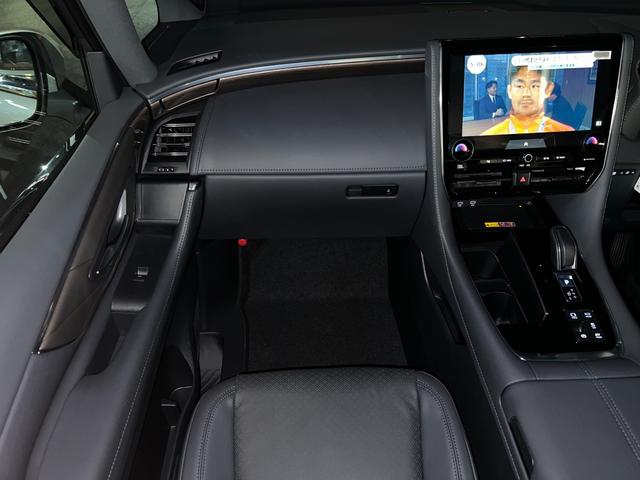 ヴェルファイアハイブリッド エグゼクティブラウンジ　★ワンオーナー★寒冷地仕様★モデリスタエアロパーツ＋モデリスタシグネチャーイルミブレード★ユニバーサルステップ★左右独立ムーンルーフ★ＪＢＬサウンドシステム★リアエンターテインメント（24枚目）