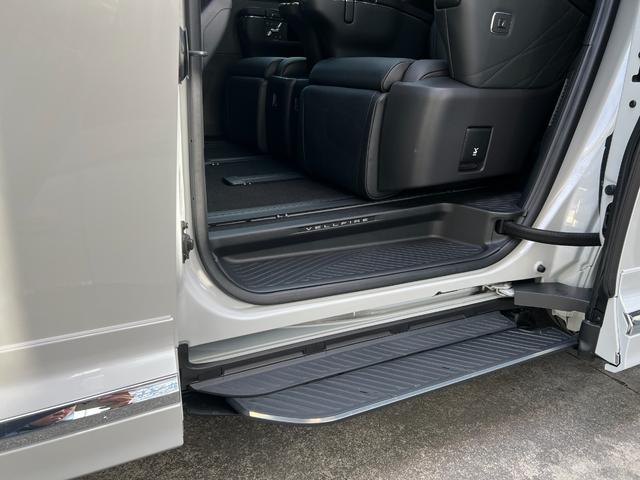 ヴェルファイアハイブリッド エグゼクティブラウンジ　★ワンオーナー★寒冷地仕様★モデリスタエアロパーツ＋モデリスタシグネチャーイルミブレード★ユニバーサルステップ★左右独立ムーンルーフ★ＪＢＬサウンドシステム★リアエンターテインメント（28枚目）