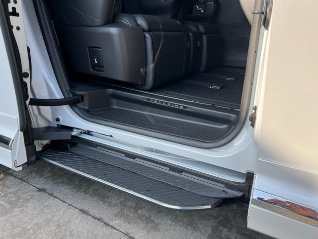 ヴェルファイアハイブリッド エグゼクティブラウンジ　★ワンオーナー★寒冷地仕様★モデリスタエアロパーツ＋モデリスタシグネチャーイルミブレード★ユニバーサルステップ★左右独立ムーンルーフ★ＪＢＬサウンドシステム★リアエンターテインメント（32枚目）