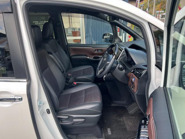 エスクァイア ハイブリッドＧｉ　★ワンオーナー★純正ナビ、ＴＶ、Ｂモニター★両側パワースライドドア★クルーズコントロール★シートヒーター★フリップダウンモニター★オートマチックハイビーム★ＥＴＣ（13枚目）