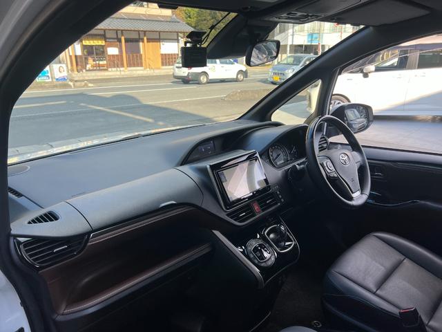 エスクァイア ハイブリッドＧｉ　★ワンオーナー★純正ナビ、ＴＶ、Ｂモニター★両側パワースライドドア★クルーズコントロール★シートヒーター★フリップダウンモニター★オートマチックハイビーム★ＥＴＣ（18枚目）