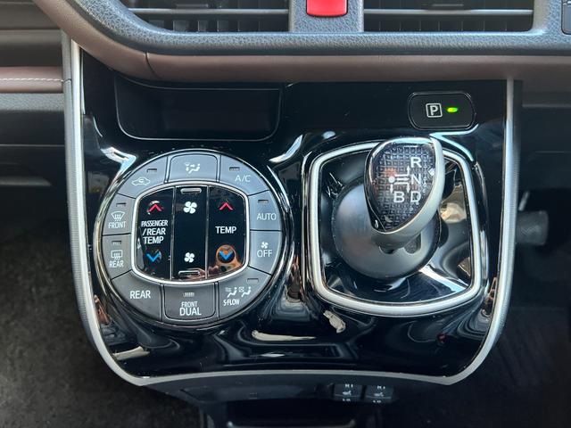 エスクァイア ハイブリッドＧｉ　★ワンオーナー★純正ナビ、ＴＶ、Ｂモニター★両側パワースライドドア★クルーズコントロール★シートヒーター★フリップダウンモニター★オートマチックハイビーム★ＥＴＣ（30枚目）