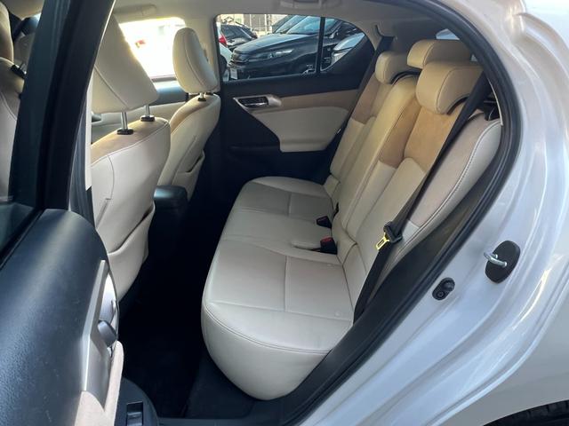 ＣＴ ＣＴ２００ｈ　バージョンＣ　★ワンオーナー★クルーズコントロール★シートヒーター★メモリー機能付きパワーシート★ステアリングヒーター★オートマチックハイビーム★ＥＴＣ★キーレス（17枚目）