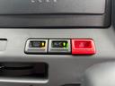 リヤウインドウデフォッガースイッチ、A/Cスイッチ、非常点滅灯スイッチ