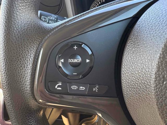 【ハンドルボタン】目線を大きくそらすことなくボタンの操作を行うことができるので、安全にも配慮できますね。