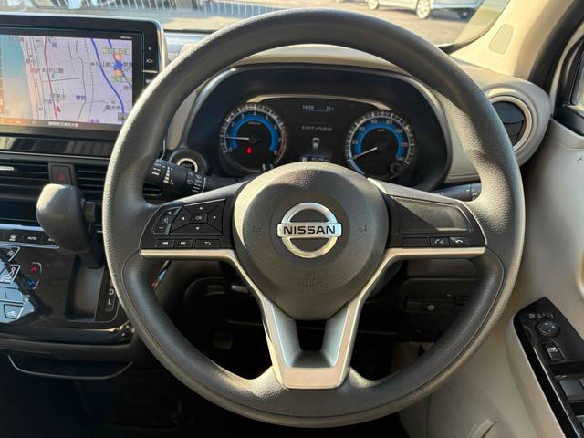 デイズ Ｘ　ドライブレコーダー　バックカメラ　ナビ　ＴＶ　クリアランスソナー　衝突被害軽減システム　オートライト　スマートキー　アイドリングストップ　電動格納ミラー　ベンチシート　ＣＶＴ　盗難防止システム　ＡＢＳ（2枚目）