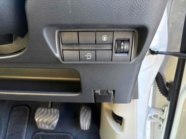 デイズ Ｘ　ドライブレコーダー　バックカメラ　ナビ　ＴＶ　クリアランスソナー　衝突被害軽減システム　オートライト　スマートキー　アイドリングストップ　電動格納ミラー　ベンチシート　ＣＶＴ　盗難防止システム　ＡＢＳ（10枚目）