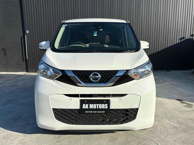 デイズ Ｘ　ドライブレコーダー　バックカメラ　ナビ　ＴＶ　クリアランスソナー　衝突被害軽減システム　オートライト　スマートキー　アイドリングストップ　電動格納ミラー　ベンチシート　ＣＶＴ　盗難防止システム　ＡＢＳ（13枚目）