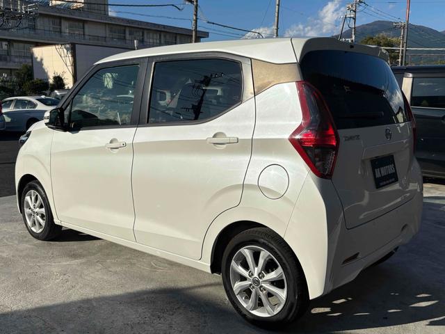 デイズ Ｘ　ドライブレコーダー　バックカメラ　ナビ　ＴＶ　クリアランスソナー　衝突被害軽減システム　オートライト　スマートキー　アイドリングストップ　電動格納ミラー　ベンチシート　ＣＶＴ　盗難防止システム　ＡＢＳ（17枚目）