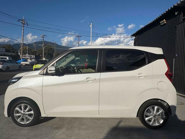 デイズ Ｘ　ドライブレコーダー　バックカメラ　ナビ　ＴＶ　クリアランスソナー　衝突被害軽減システム　オートライト　スマートキー　アイドリングストップ　電動格納ミラー　ベンチシート　ＣＶＴ　盗難防止システム　ＡＢＳ（18枚目）